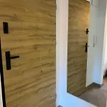10 Metrow Od Zamku
