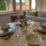 10 Metrow Od Zamku Apartment *