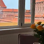 10 Metrow Od Zamku Apartman Malbork