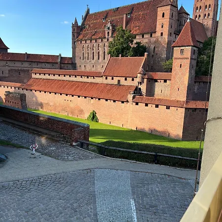 10 Metrow Od Zamku Lägenhet