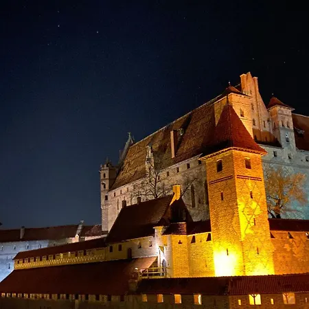 10 Metrow Od Zamku Lägenhet *